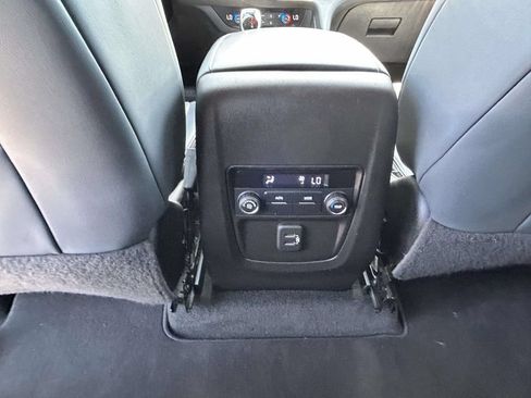Used 2019 Buick Enclave Essence FWD image 10