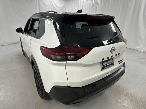 Used 2023 Nissan Rogue SV w/ SV Premium B Package image 5