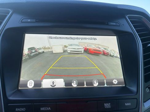 Used 2017 Hyundai Santa Fe FWD image 5