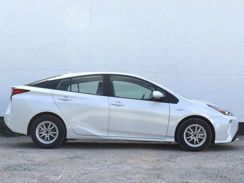 Used 2021 Toyota Prius LE AWD/4WD image 6