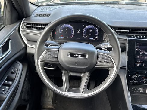 Used 2024 Jeep Grand Cherokee L Laredo image 14