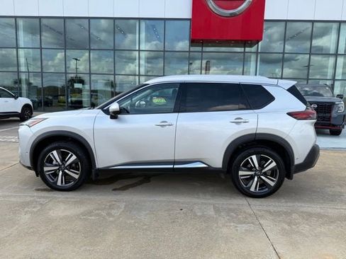 Used 2022 Nissan Rogue SL w/ SL Premium Package image 2