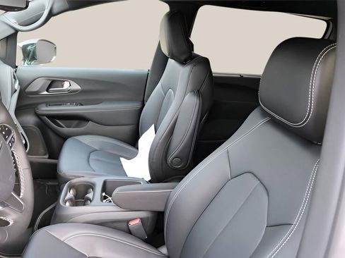New 2026 Chrysler Pacifica Select FWD image 11