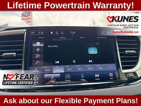 Used 2023 Chrysler Pacifica Touring-L image 23