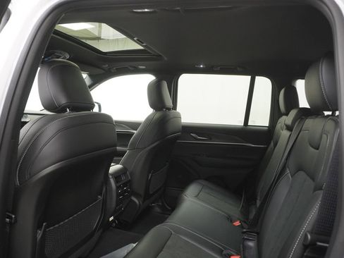 New 2026 Jeep Grand Cherokee Altitude AWD/4WD image 18