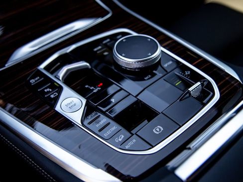 New 2026 BMW X5 xDrive50e image 15