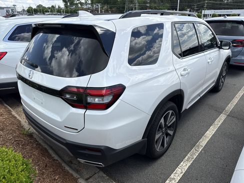 Used 2023 Honda Pilot Touring image 10
