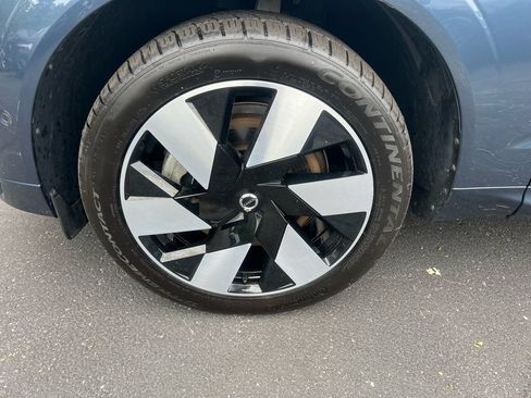 Certified 2024 Volvo XC60 T8 Ultimate w/ Climate Package AWD/4WD image 9