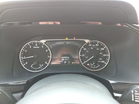 Used 2024 Nissan Pathfinder SV image 11