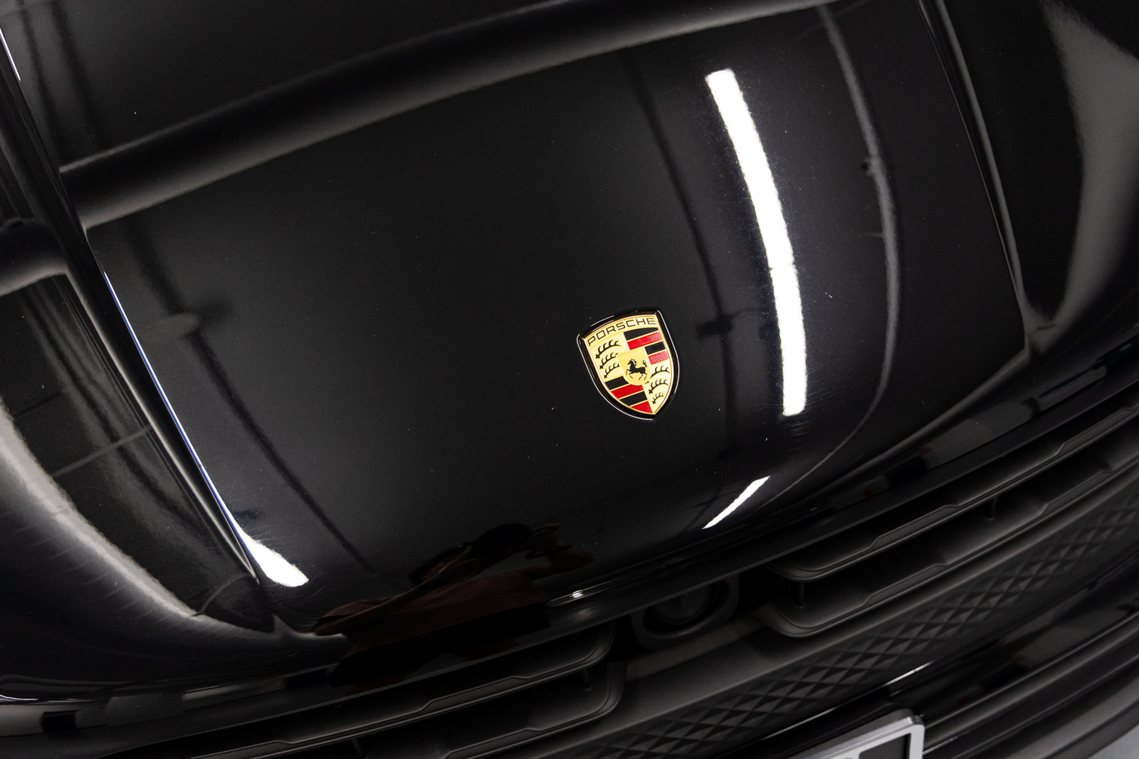 Used 2025 Porsche Macan AWD/4WD image 9