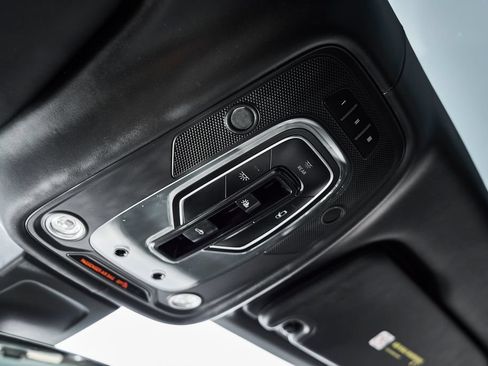 Used 2017 Bentley Bentayga AWD/4WD image 74