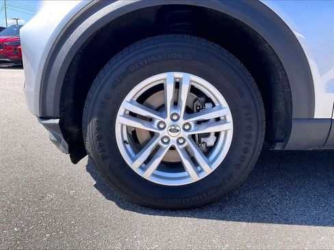 Used 2023 Ford Explorer XLT AWD/4WD image 7