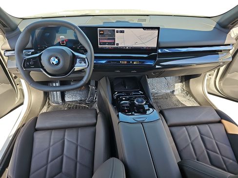 Used 2024 BMW 540i xDrive w/ Convenience Package image 9