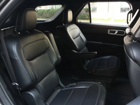 Used 2020 Ford Explorer XLT w/ Equipment Group 202A AWD/4WD image 21
