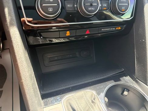 Used 2023 Volkswagen Atlas SEL Premium AWD/4WD image 35