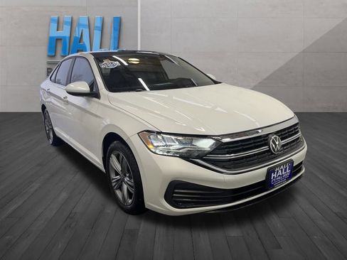 Certified 2023 Volkswagen Jetta SE w/ Panoramic Sunroof Package image 8