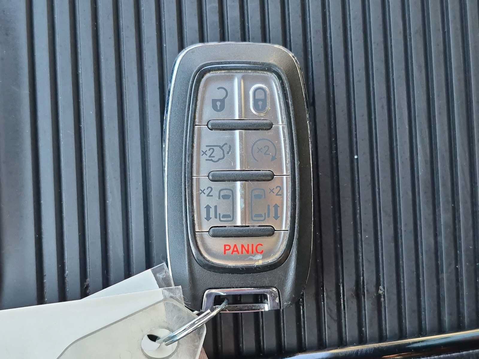 Used 2025 Chrysler Pacifica Limited FWD image 35