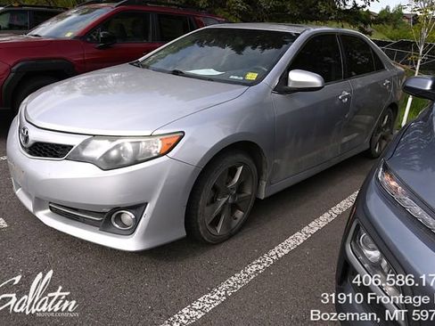 Used 2014 Toyota Camry SE FWD image 1