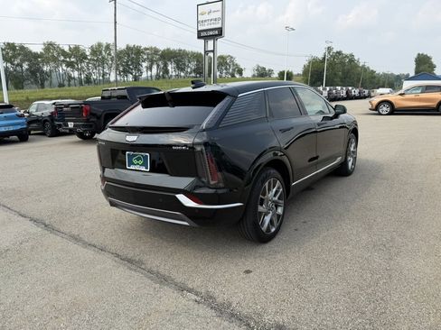 Certified 2025 Cadillac Optiq Luxury 2 w/ LPO, Floor Liner Package AWD/4WD image 6