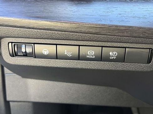 Certified 2025 Nissan Ariya FWD image 33