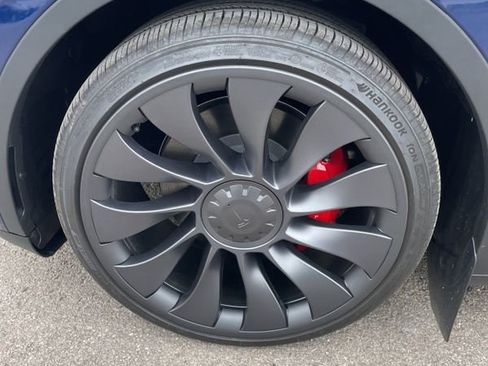 Used 2024 Tesla Model Y Performance image 12