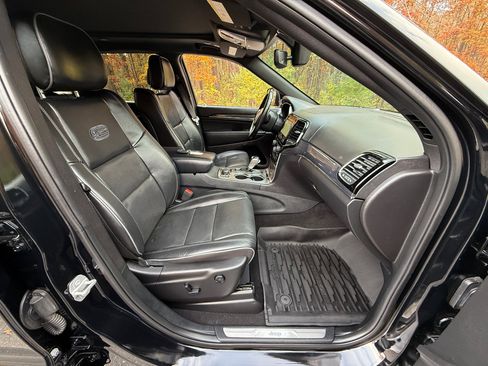 Used 2020 Jeep Grand Cherokee Overland image 30