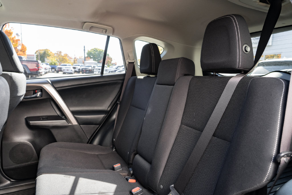 Used 2018 Toyota RAV4 XLE AWD/4WD image 24
