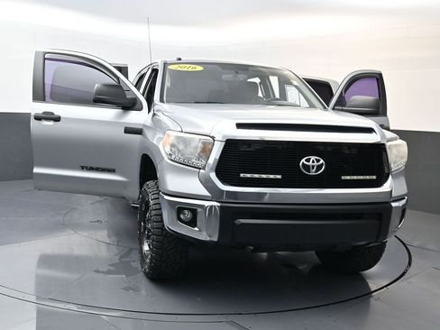 Used 2016 Toyota Tundra SR5 w/ SR5 Upgrade Package AWD/4WD image 32