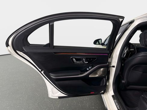 Used 2023 Mercedes-Benz S 500 4MATIC w/ AMG Line image 30