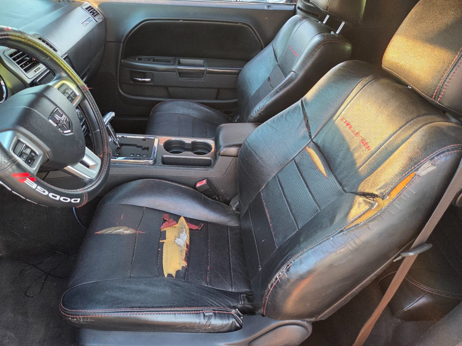 Used 2012 Dodge Challenger SXT RWD image 7