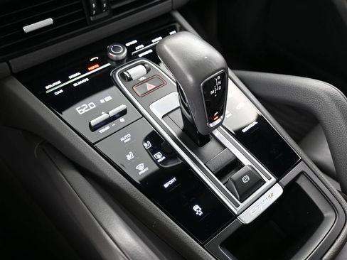 Certified 2023 Porsche Cayenne AWD/4WD image 21