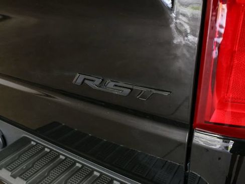 Used 2021 Chevrolet Silverado 1500 RST w/ Redline Edition AWD/4WD image 11