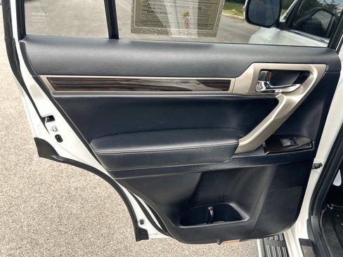 Used 2019 Lexus GX 460 w/ Navigation Package AWD/4WD image 28