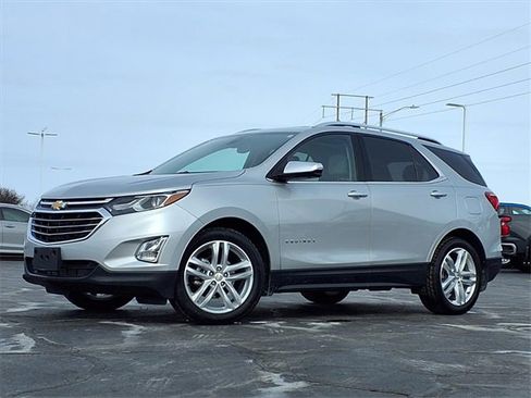 Used 2018 Chevrolet Equinox Premier image 2