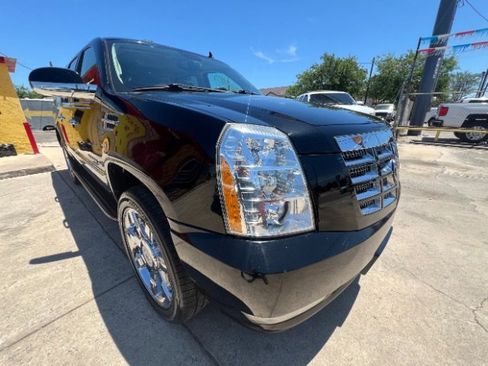 Used 2012 Cadillac Escalade ESV Luxury RWD image 3