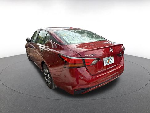 Used 2025 Nissan Altima 2.5 SV FWD image 3