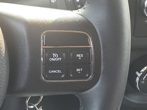 Used 2015 Jeep Patriot Latitude AWD/4WD image 29