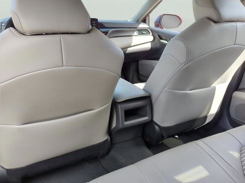 Used 2022 Toyota Camry SE image 15