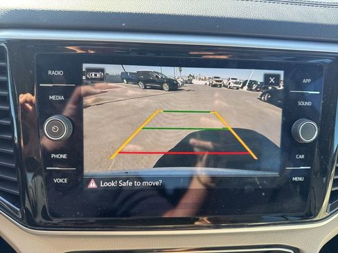 Used 2023 Volkswagen Atlas SE w/ Panoramic Sunroof Package image 11