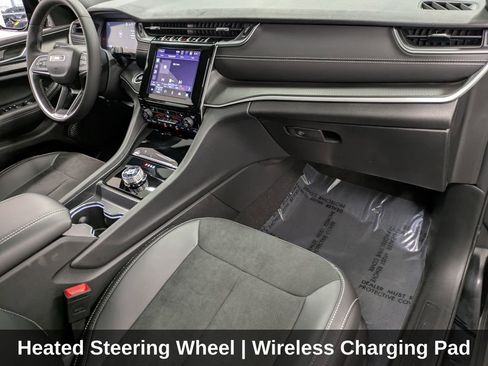 Used 2025 Jeep Grand Cherokee Altitude image 36