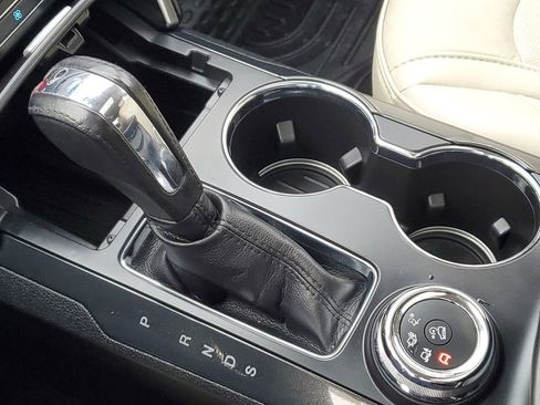 Used 2019 Ford Explorer Platinum image 25