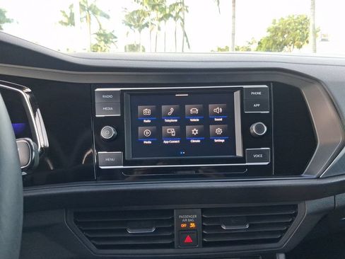 Certified 2022 Volkswagen Jetta SE FWD image 21
