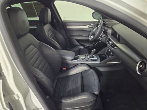 Used 2023 Alfa Romeo Stelvio Veloce AWD/4WD image 32
