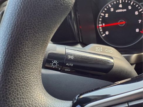 Used 2023 Kia Sorento LX FWD image 17