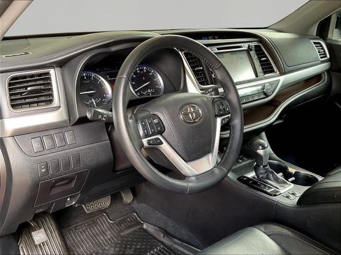 Used 2017 Toyota Highlander XLE AWD/4WD image 15
