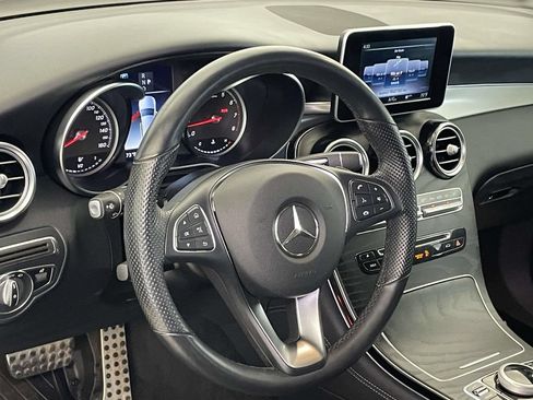 Used 2019 Mercedes-Benz GLC 300 4MATIC image 4