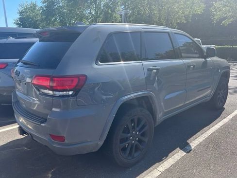 Used 2021 Jeep Grand Cherokee Laredo X AWD/4WD image 3