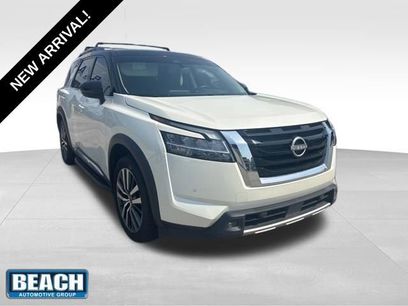 Used 2022 Nissan Pathfinder Platinum w/ Lighting Package (N93)