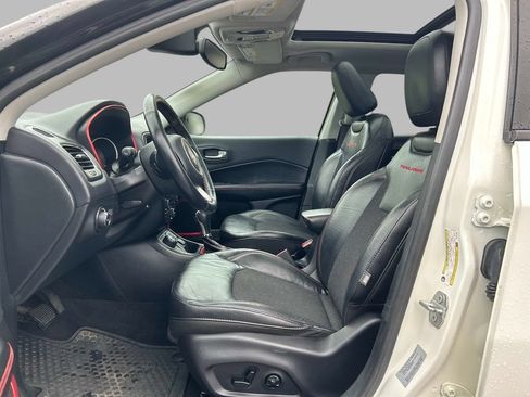 Used 2018 Jeep Compass Trailhawk w/ Navigation Group AWD/4WD image 15