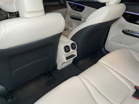 Used 2025 Mercedes-Benz GLC 300 4MATIC image 18